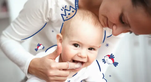 Aydudando a bebé con sus nuevos dientes