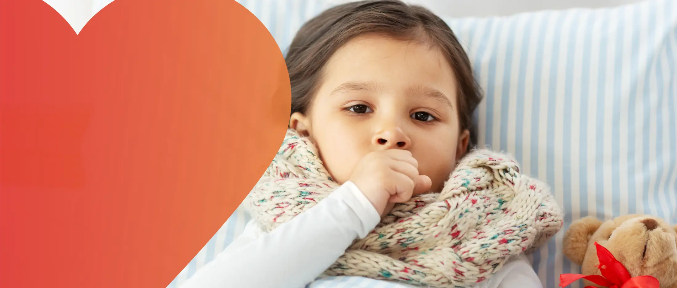 Niña tosiendo en su cama