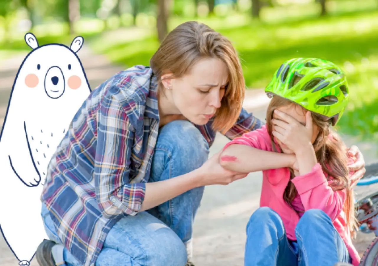 Mamá revisando la lesion de su hija alivioso